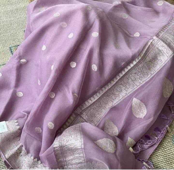 Handloom Banarasi Pure Khaddi Chiffon Saree – Pastel Lilac Lavender with Silver Zari Leaf Motifs & Border