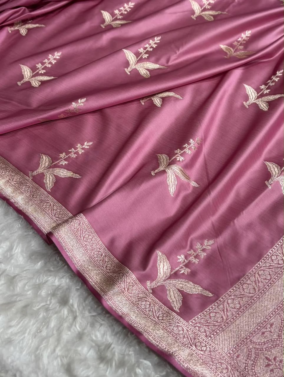 Traditional Banarasi Mauve Pink Banarasi Mashru Katan Silk Saree With Zari Border