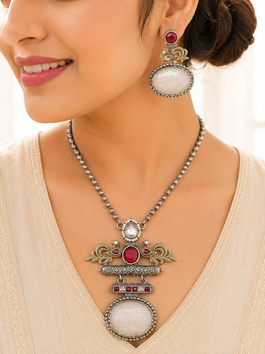 High Quality Silver Look-Alike White Monalisa Stone Peacock Necklace Set with Matching Studs