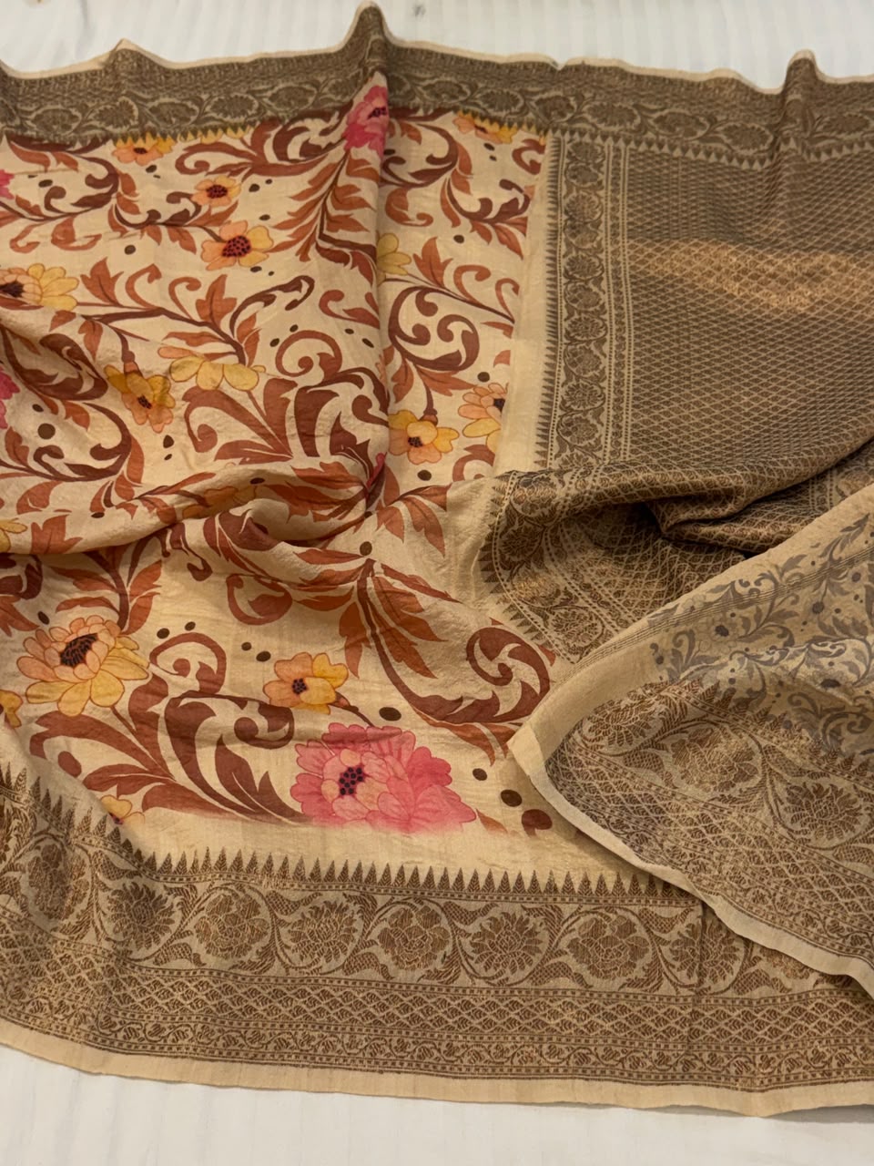 Cream Floral and vine pattern Tussar Silk Banarasi Saree with Digital Printt
