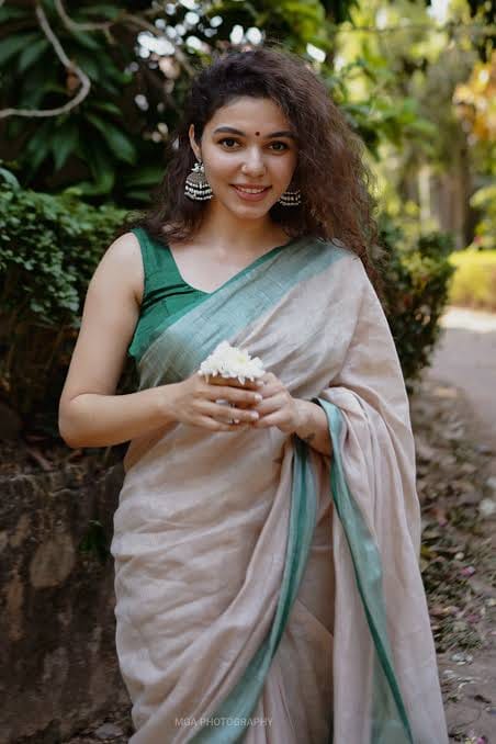 Premium woven Off White Linen Saree with Sea Green Border & Teal Accent