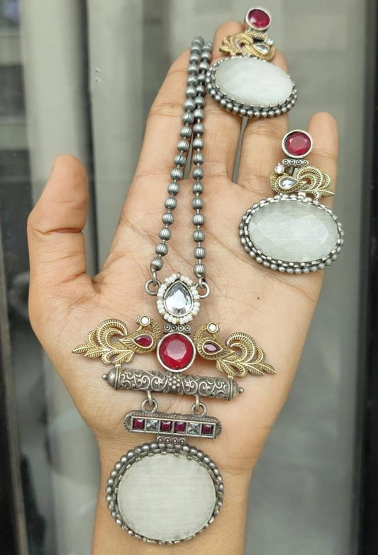 High Quality Silver Look-Alike White Monalisa Stone Peacock Necklace Set with Matching Studs