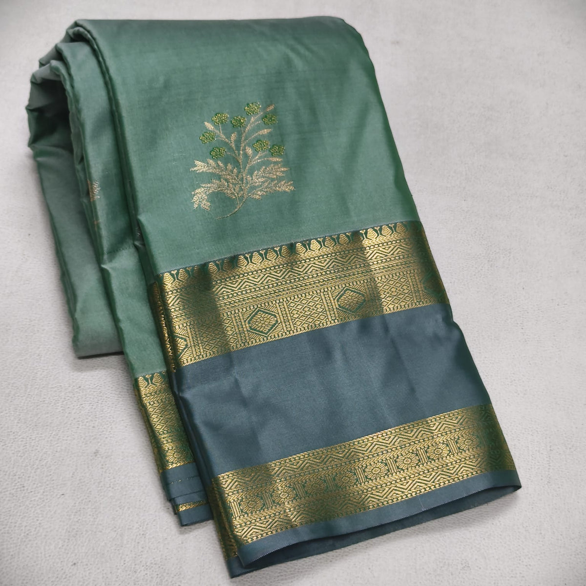 Elegant Sea Green Semi Silk Saree with Teal Blue Contrast Bentex Zari Border