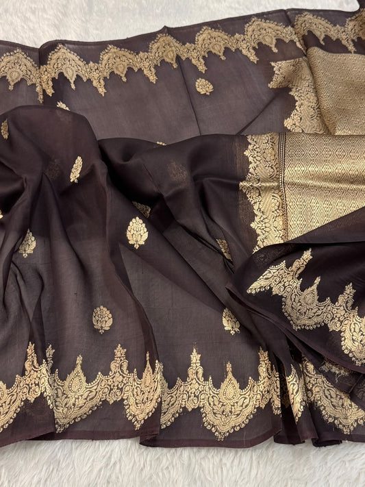 Handloom Banarasi Pure Organza Kora Silk Saree – Dark Charcoal Black with Golden Zari Kadwa Motifs & Scalloped Border