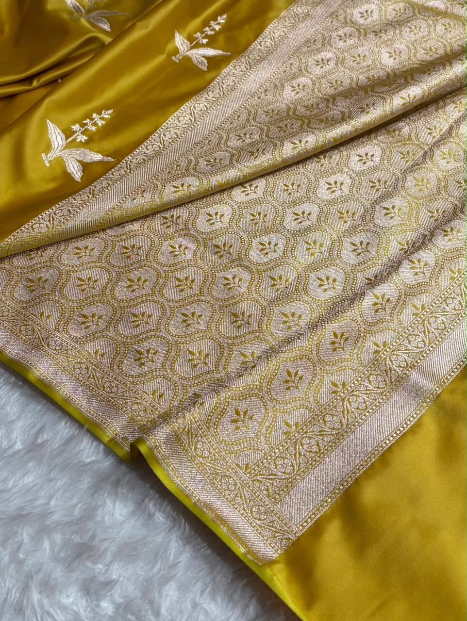 Traditional Banarasi Rose Gold & Silver Zari Mashru Katan Silk Saree
