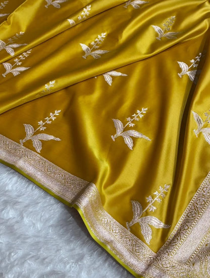 Traditional Banarasi Rose Gold & Silver Zari Mashru Katan Silk Saree