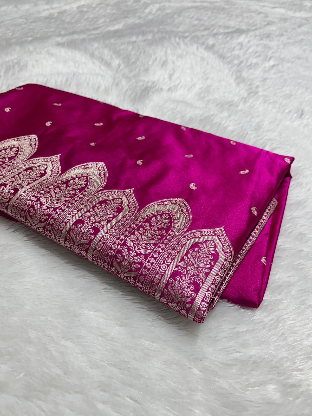 Traditional Banarasi Exclusive Premium Mashru Silk Saree in Magenta Pink | All-Over Buti Pattern | Rich Banarasi Siver Zari Border