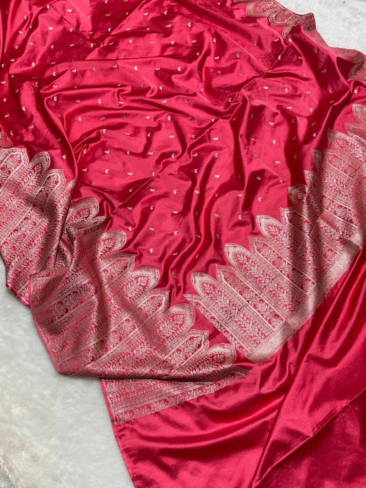 Traditional Banarasi Exclusive Premium Mashru Silk Saree in Rani Pink | All-Over Buti Pattern | Rich Banarasi Silver Zari Border