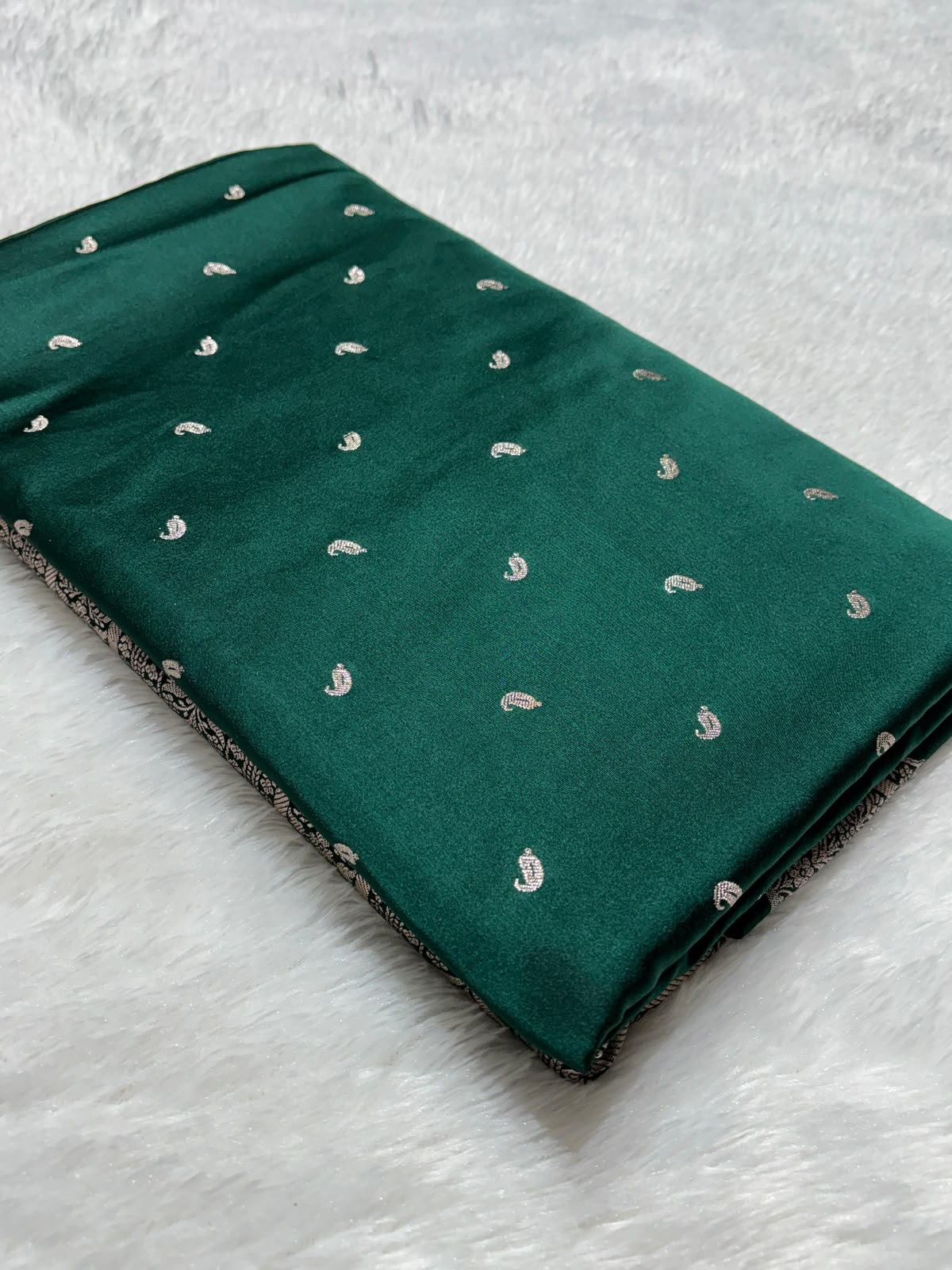 Traditional Banarasi Exclusive Premium Mashru Silk Saree in Bottle Green | All-Over Buti Pattern | Rich Banarasi Silver Zari
