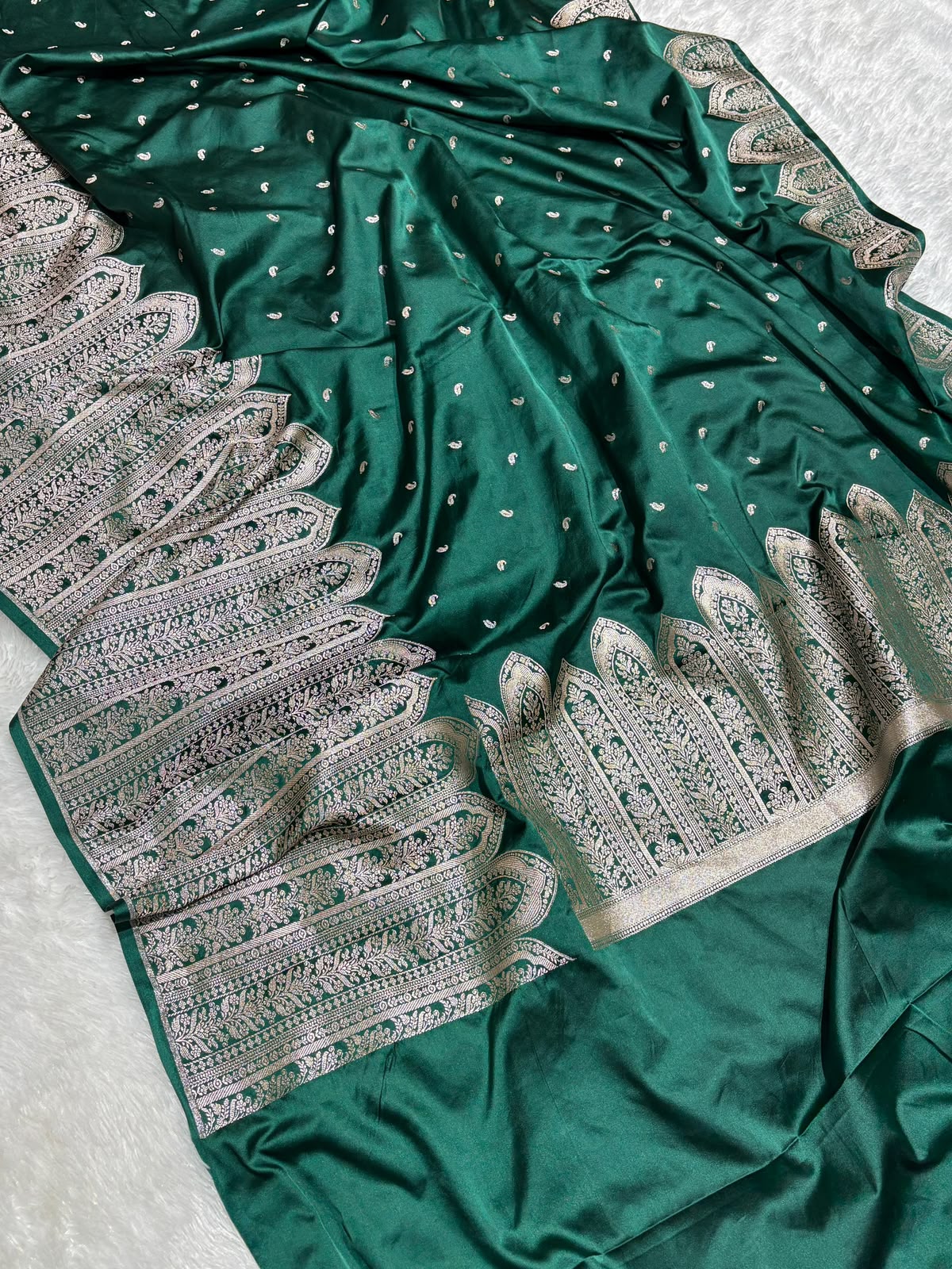 Traditional Banarasi Premium Quality Mashru Silk Saree in Dark Green with Buti Pattern & Rich Silver Zari Border