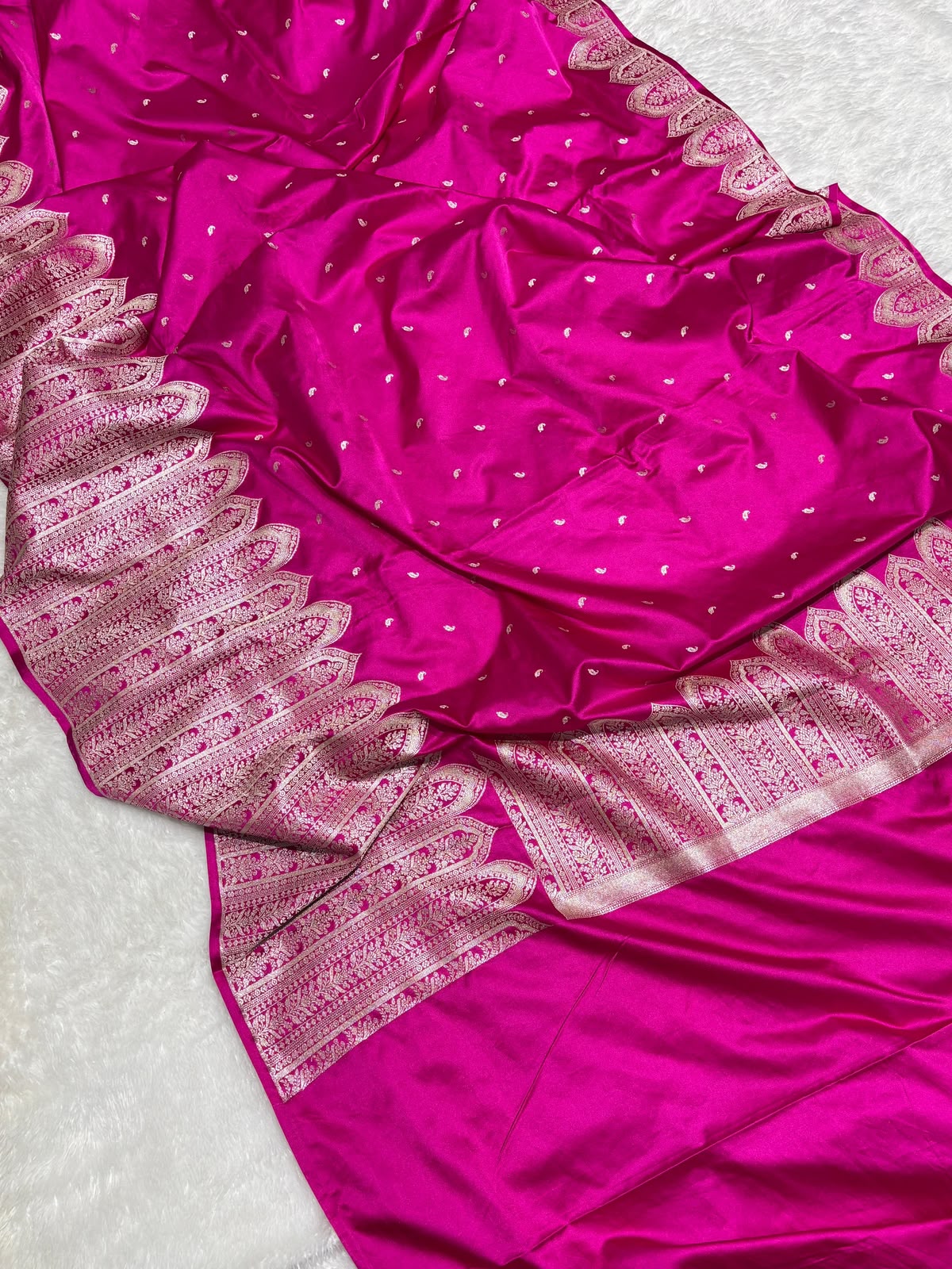Traditional Banarasi Premium Mashru Silk Saree in Rani Pink with Buti Pattern & Rich Floral Border